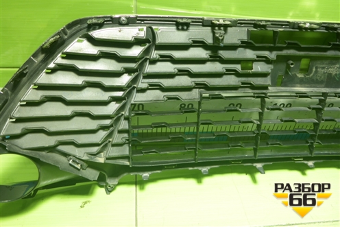 Решетка в передний бампер центральная (после 2014г) для Toyota Camry XV50 с 2011-2018г (Камри)